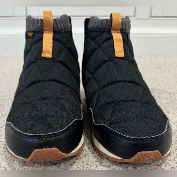 Barely Worn Teva ReEmber Mid Black Quilted Water Resistant Ankle Boot Sneakers - Picture 5 of 12